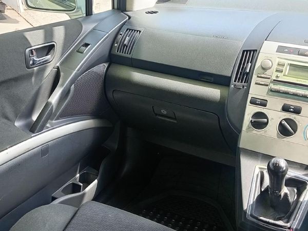 2009-Toyota-Corolla-Verso-1800 image:6