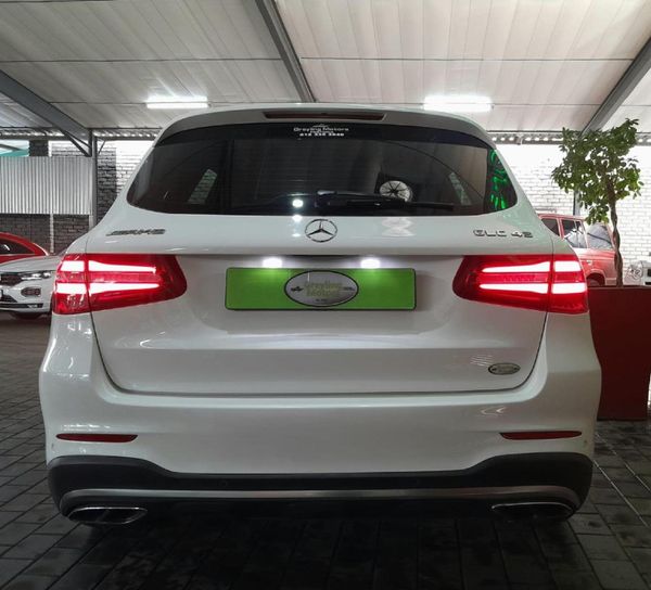 2017-Mercedes-AMG-GLC-43-AMG-4Matic image:5