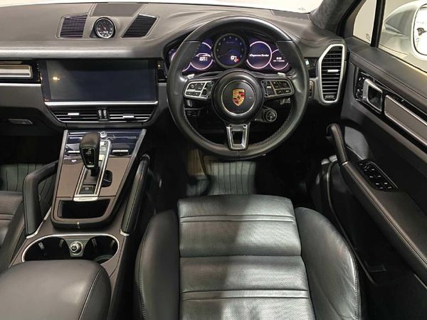 2020-Porsche-Cayenne-Coupe-Turbo image:23