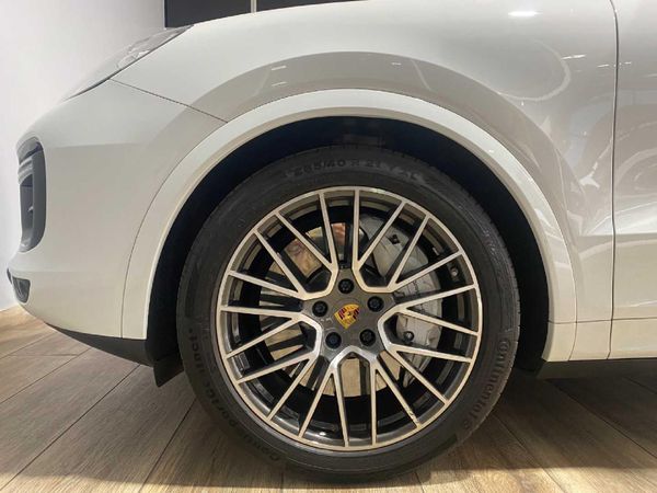 2020-Porsche-Cayenne-Coupe-Turbo image:5