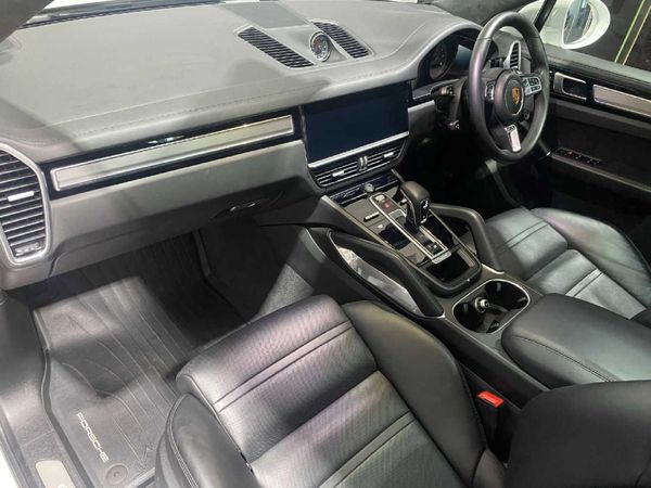 2020-Porsche-Cayenne-Coupe-Turbo image:6
