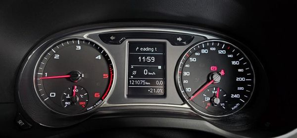 2014-Audi-A1-Sportback-16-TDI-Ambition image:11