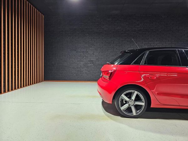 2014-Audi-A1-Sportback-16-TDI-Ambition image:26