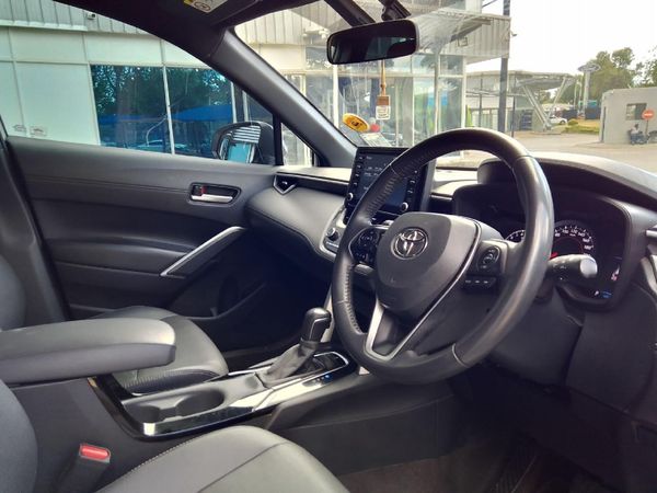 2025-Toyota-Corolla-Cross-18-XS-Black-Edition image:9