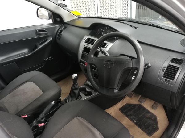 2016-TATA-Indica-2016-Tata-Indica-14-vista-safire image:10