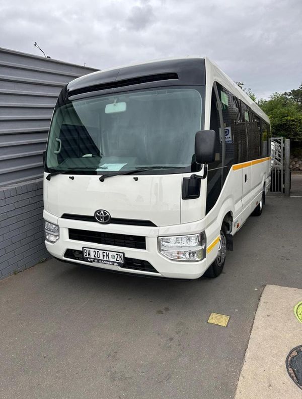 Used Toyota Coaster 2.8D GL Auto 23 Seater for sale in Gauteng - Cars ...