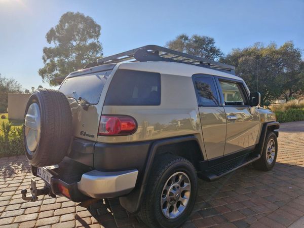 Used Toyota FJ Cruiser 4.0 V6 for sale in Gauteng - Cars.co.za (ID ...
