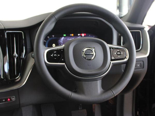 2025-Volvo-XC60-T8-Twin-Engine-Ultimate-Dark-AWD image:16