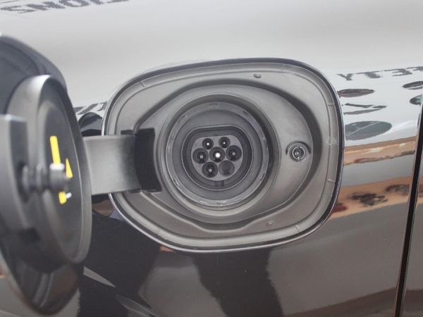 2025-Volvo-XC60-T8-Twin-Engine-Ultimate-Dark-AWD image:26