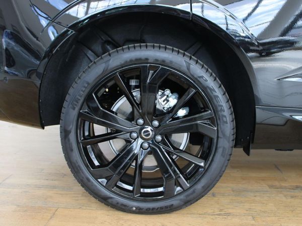2025-Volvo-XC60-T8-Twin-Engine-Ultimate-Dark-AWD image:7