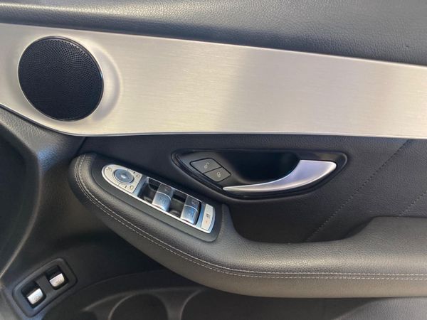 2019-Mercedes-Benz-GLC-250d image:18