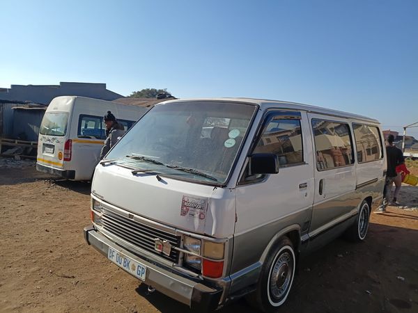 2000-Toyota-Hi-Ace-Super-16 image:17