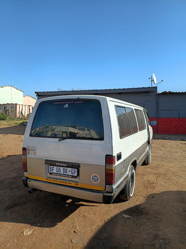 2000-Toyota-Hi-Ace-Super-16 image:18