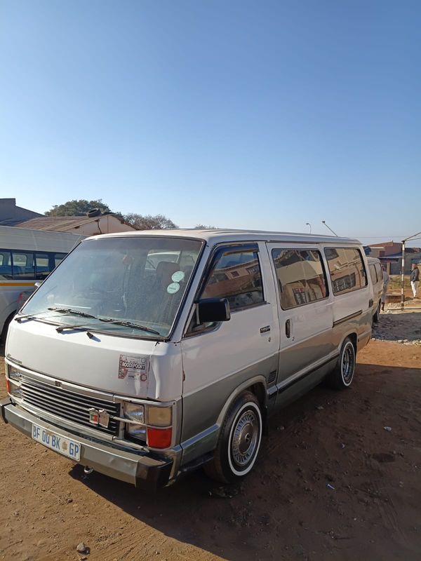 2000-Toyota-Hi-Ace-Super-16 image:1
