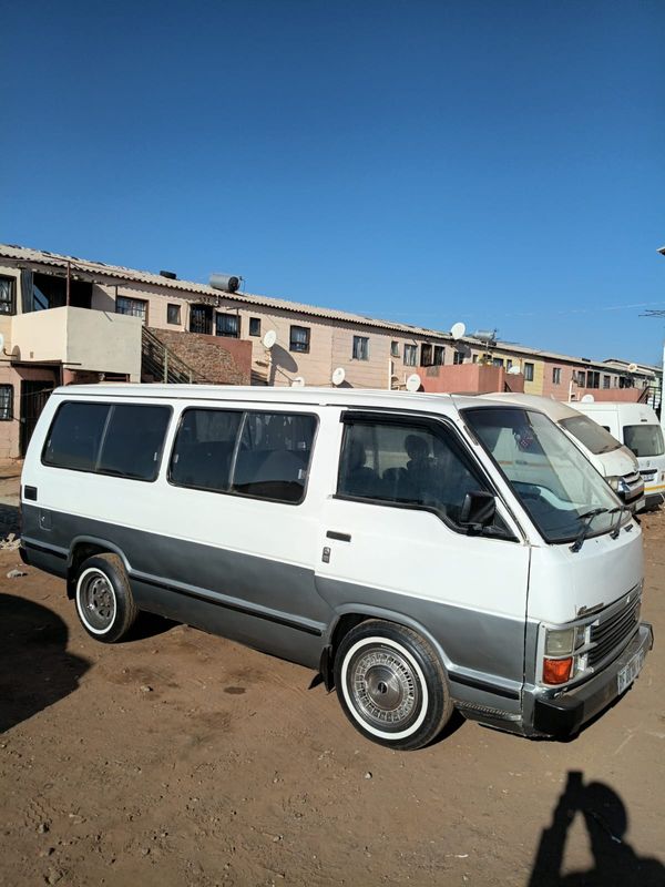 2000-Toyota-Hi-Ace-Super-16 image:6
