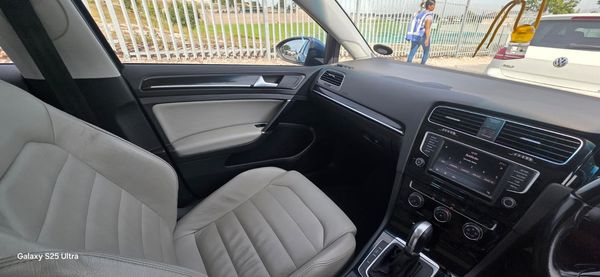 2016-Volkswagen-Golf-VII-20-TDI-Comfortline image:4