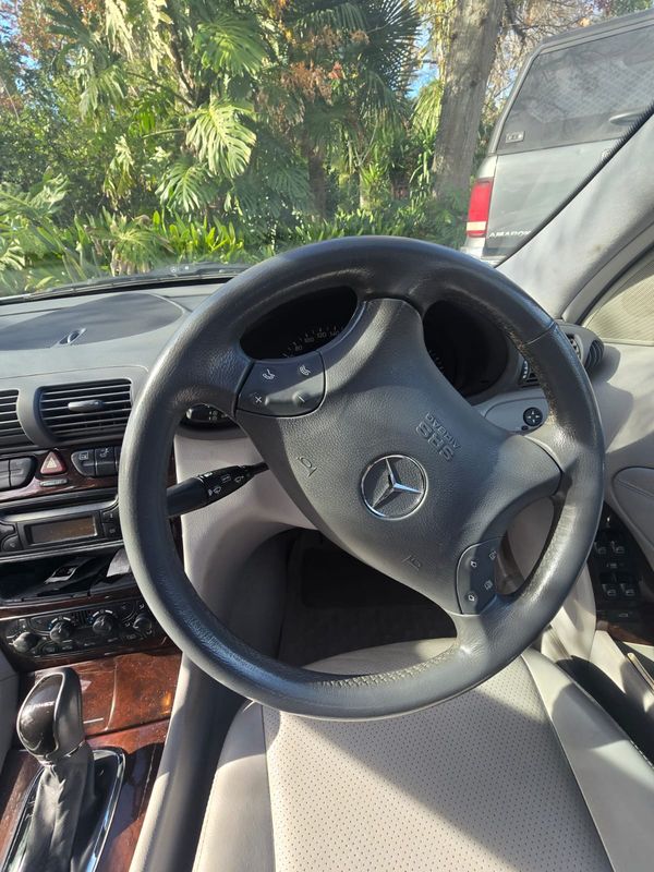 2002-Mercedes-Benz-C-Class-C-200K-Classic-Auto image:3