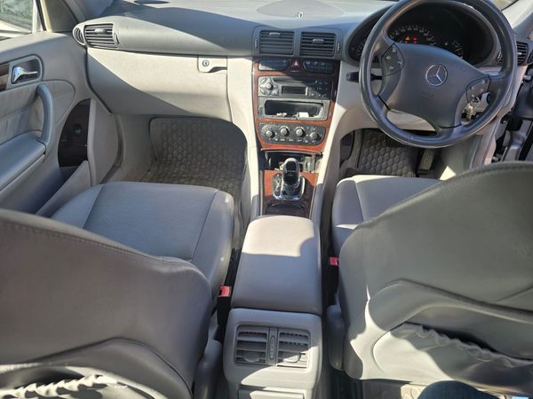 2002-Mercedes-Benz-C-Class-C-200K-Classic-Auto image:8