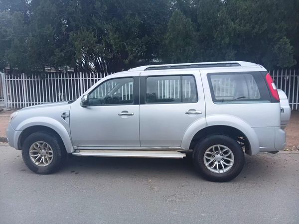 2013-Ford-Everest-30-TDCi-XLT image:1