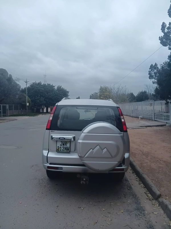 2013-Ford-Everest-30-TDCi-XLT image:3
