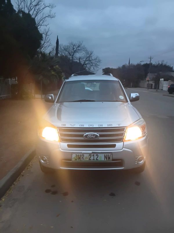 2013-Ford-Everest-30-TDCi-XLT image:4