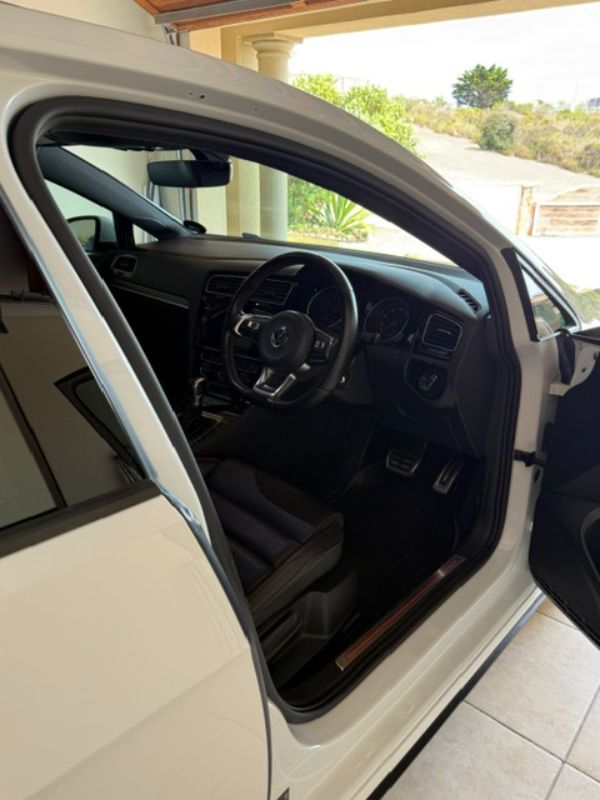 2018-Volkswagen-Golf-VII-GTI-20-TSI-Auto image:9
