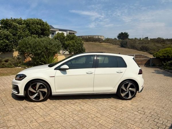 2018-Volkswagen-Golf-VII-GTI-20-TSI-Auto image:1