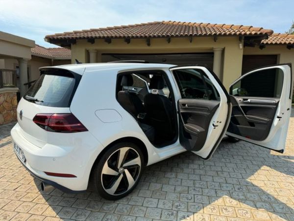2018-Volkswagen-Golf-VII-GTI-20-TSI-Auto image:2