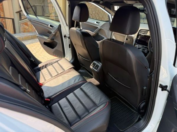 2018-Volkswagen-Golf-VII-GTI-20-TSI-Auto image:7