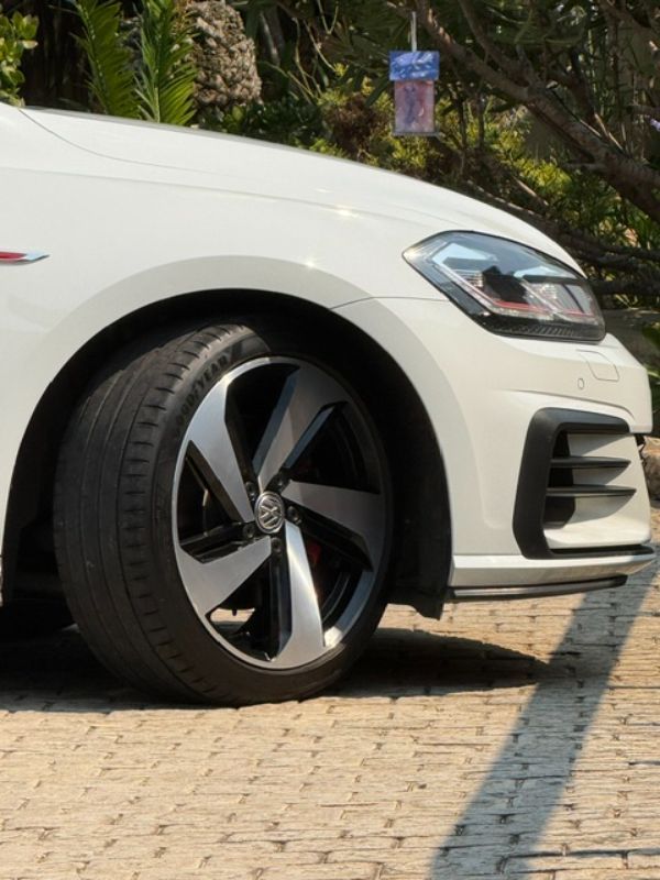 2018-Volkswagen-Golf-VII-GTI-20-TSI-Auto image:8