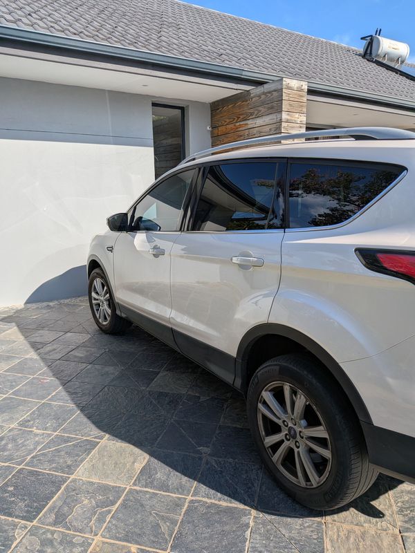 2016-Ford-Kuga-15-EcoBoost-Ambiente-Auto image:1