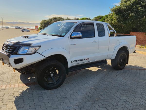 2014-Toyota-Hilux-30-D-4D-Legend-45-Xtra-Cab image:2