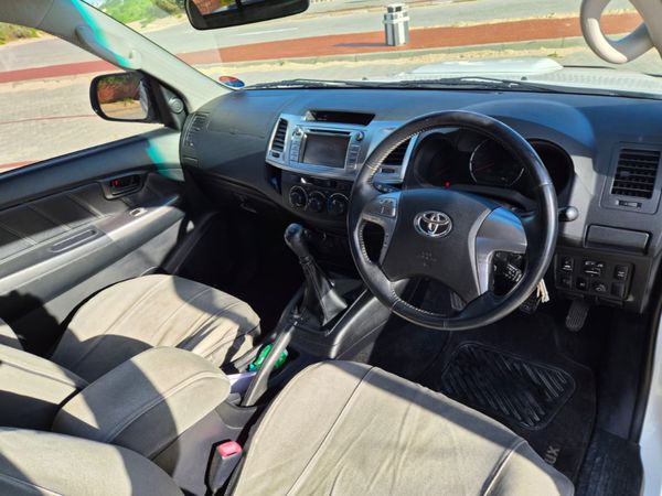 2014-Toyota-Hilux-30-D-4D-Legend-45-Xtra-Cab image:5