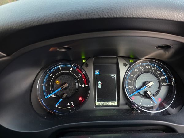 2021-Toyota-Hilux-28-GD-6-Raised-Body-Legend-Auto-Double-Cab image:5