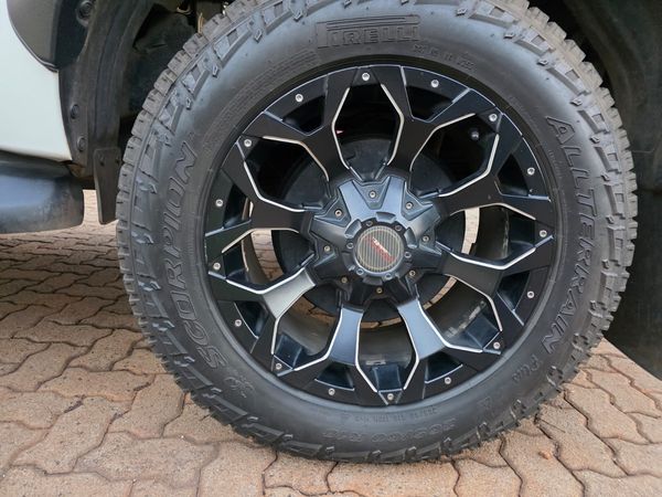 2021-Toyota-Hilux-28-GD-6-Raised-Body-Legend-Auto-Double-Cab image:6