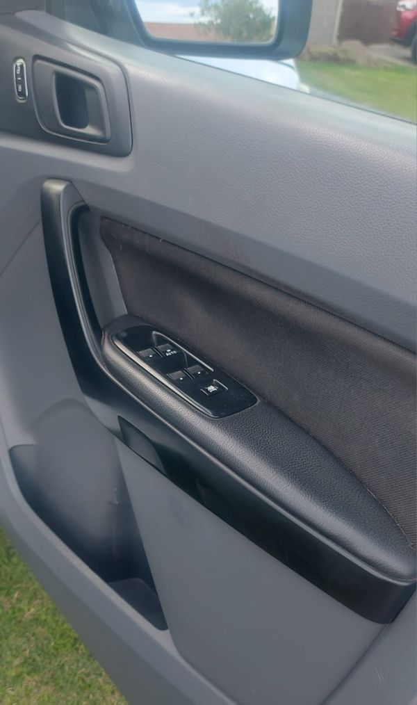 2018-Ford-Ranger-22-TDCi-XL-Double-Cab image:12