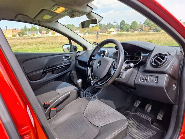 2013-Renault-Clio-IV-900T-Dynamique-5-dr-66kW image:9