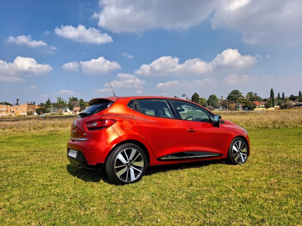 2013-Renault-Clio-IV-900T-Dynamique-5-dr-66kW image:4