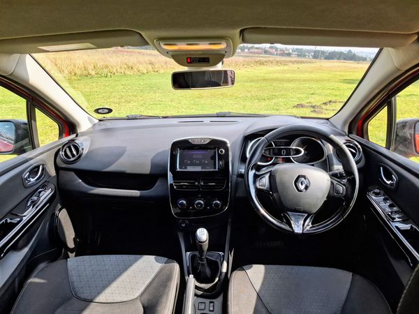 2013-Renault-Clio-IV-900T-Dynamique-5-dr-66kW image:8