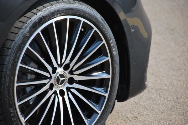 2023-Mercedes-Benz-C-Class-C-200-Auto image:10