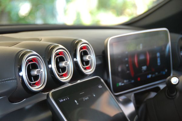 2023-Mercedes-Benz-C-Class-C-200-Auto image:4