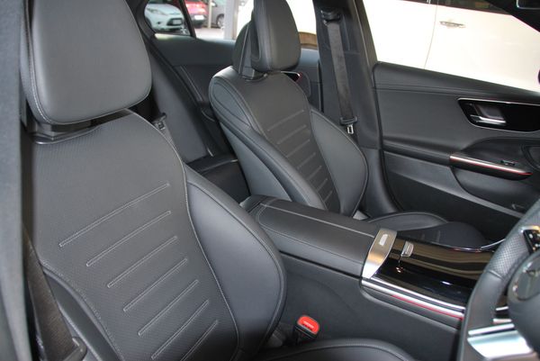 2023-Mercedes-Benz-C-Class-C-200-Auto image:5