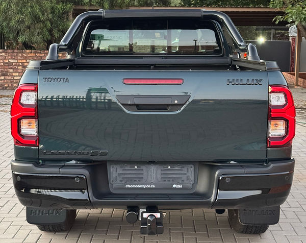 2025-Toyota-Hilux-28-GD-6-RB-Legend-55-Auto-Extended-Cab image:2