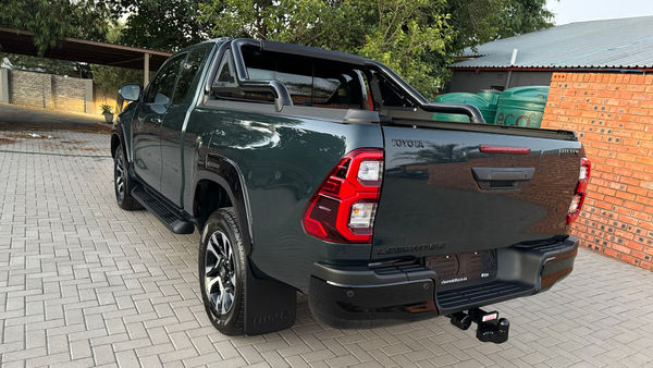 2025-Toyota-Hilux-28-GD-6-RB-Legend-55-Auto-Extended-Cab image:4