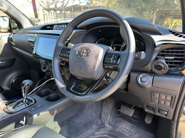 2025-Toyota-Hilux-28-GD-6-RB-Legend-55-Auto-Extended-Cab image:6