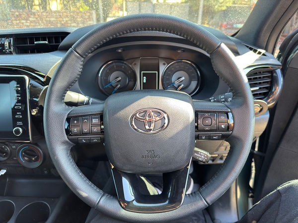 2025-Toyota-Hilux-28-GD-6-RB-Legend-55-Auto-Extended-Cab image:7