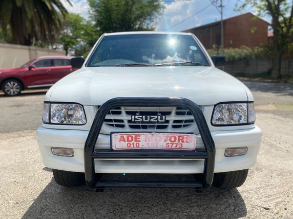 Used Isuzu KB 280 DT LX 4x2 Double-Cab for sale in Gauteng - Cars