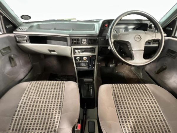 Used Opel Monza 1.8 GLX Auto for sale in Gauteng - Cars.co.za (ID
