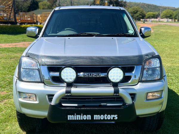 Used Isuzu KB 300 TDi LX Double-Cab for sale in Gauteng - Cars.co