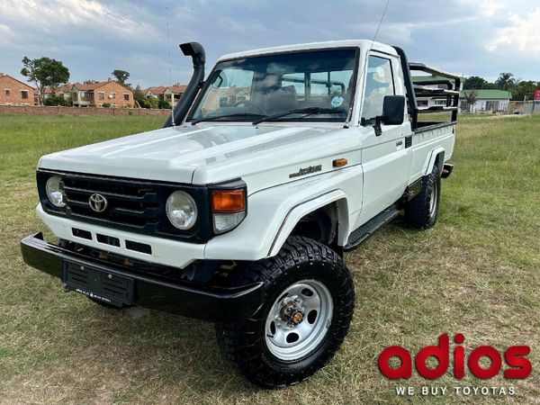 Used Toyota Land Cruiser 70 70 4.5 Single-Cab for sale in Gauteng